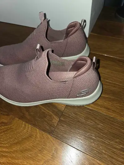 souliers femme Pointure 7 Skechers, View more