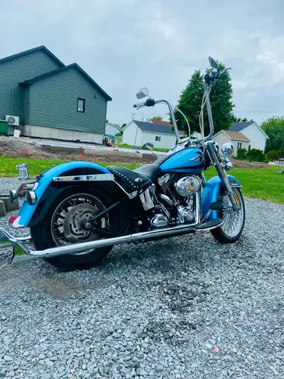 Harley-Davidson Softail Chicano 2011 Magnifique Harley-Davidson Softail 2011 montée style Chicano, e...