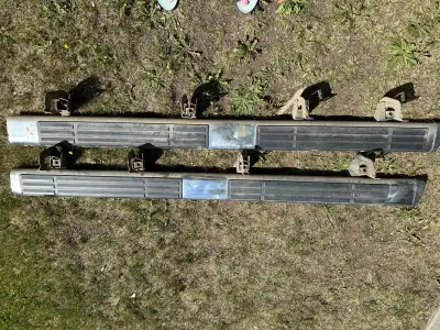 Selling the 6’ running boards off our 2009 GMC Sierra 1500. They fit 2007-2018 Chevy Silverado or GM...