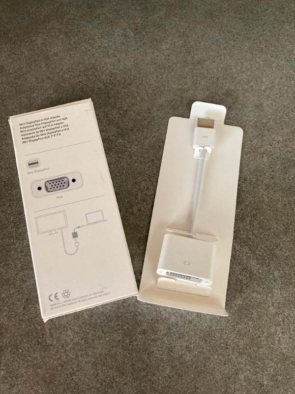Apple Mini Displayport to VGA Adapter in Cables & Connectors in Cole Harbour - Image 2