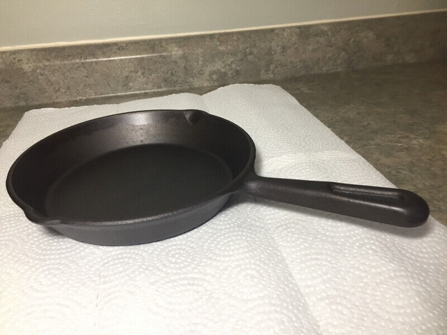 Vintage Unmarked Cast Iron Pan with Heat Ring in Arts & Collectibles in Belleville