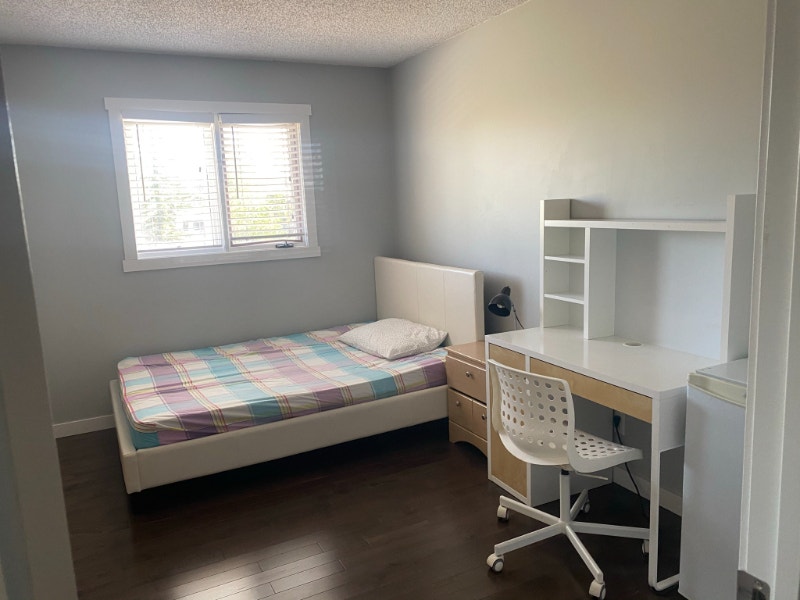 Edgemont 2nd Floor Bedroom for Rent Room Rentals & Roommates