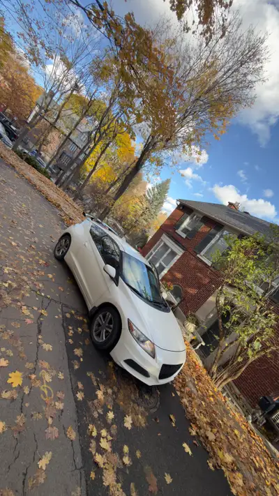 Je mets en vente ma Honda CRZ 2013, une voiture hybride élégante et sportive, parfaite pour la condu...