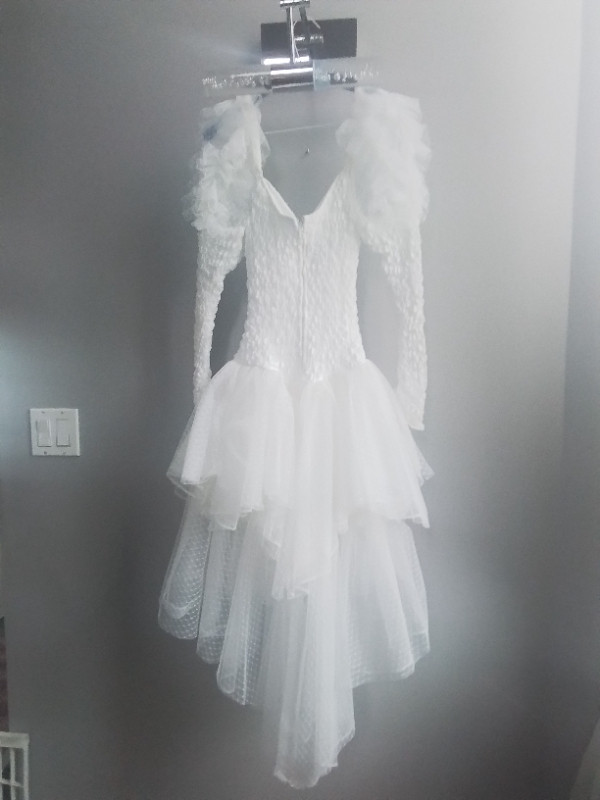 Magnifique robe de bal où robe de mariée. dans Mariage  à Sherbrooke - Image 3