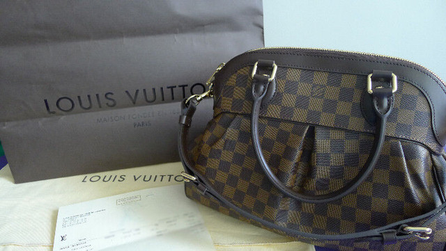 LOUIS VUITTON DAMIER EBENE TREVI PM in Women's - Bags & Wallets in City of Toronto - Image 2