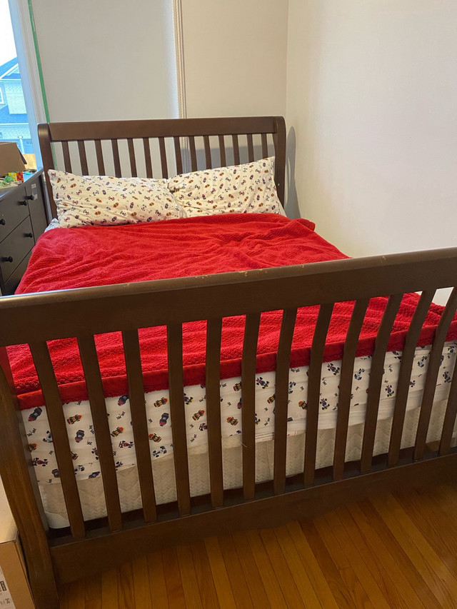 Dresser and  3-in-1 convertible baby crib/toddler full bed  in Cribs in Mississauga / Peel Region - Image 3