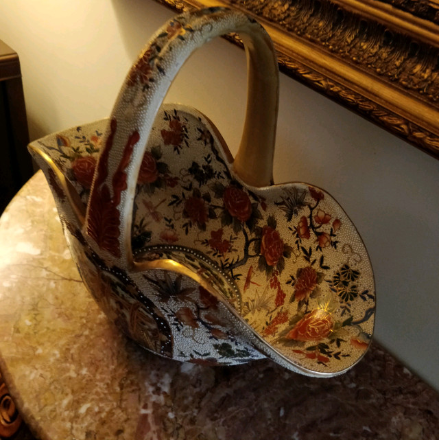 Massive handpainted Satsuma basket in Arts & Collectibles in Oshawa / Durham Region - Image 3