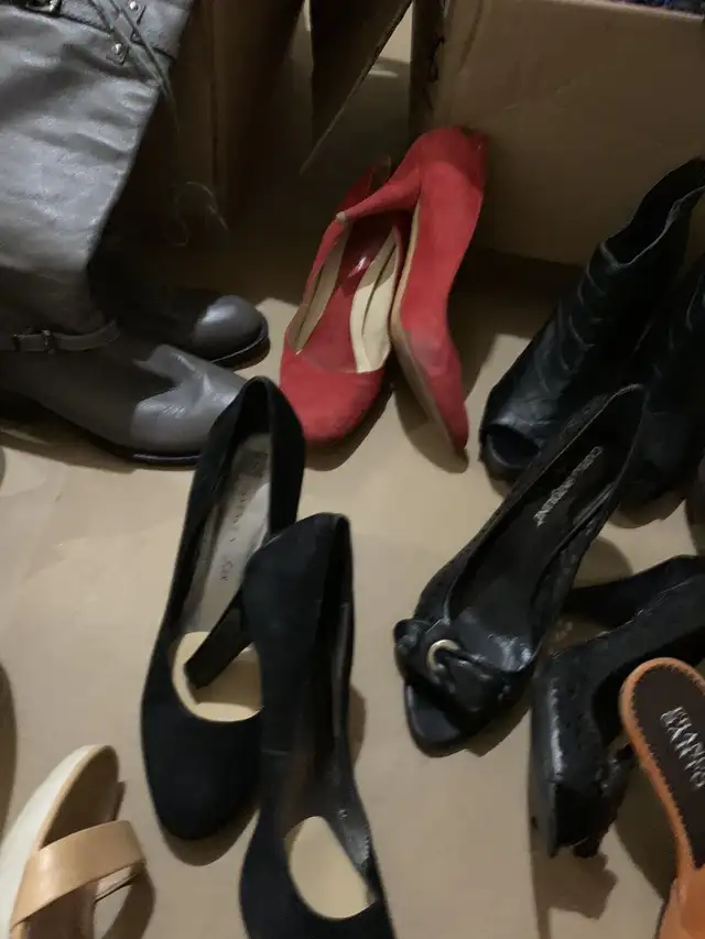 Woman’s designer  in Garage Sales in Mississauga / Peel Region - Image 7