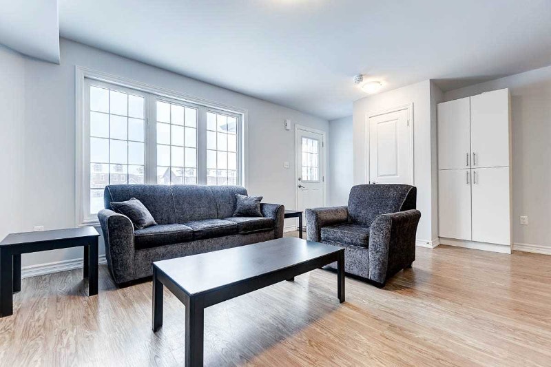 BARRIE ROOMS FOR RENT W/ PRIVATE WASHROOM, SHARED KITCHEN/LIVING Room