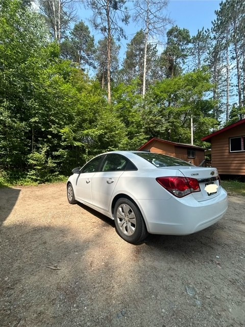2015 Chevy Cruze - White in Cars & Trucks in Oakville / Halton Region - Image 2