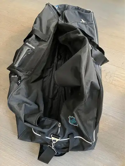 This is a brand new 36” Reebok NHL bag for carrying hockey sticks and equipment Pickup: Toronto West...