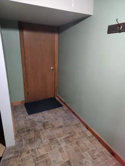 1 bedroom basement apartment, Cascade blvd & Sidney St. Close to Quinte Mall.