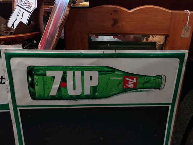 Vintage 7up bottles, crates, chalkboards, signs in Arts & Collectibles in Barrie - Image 4