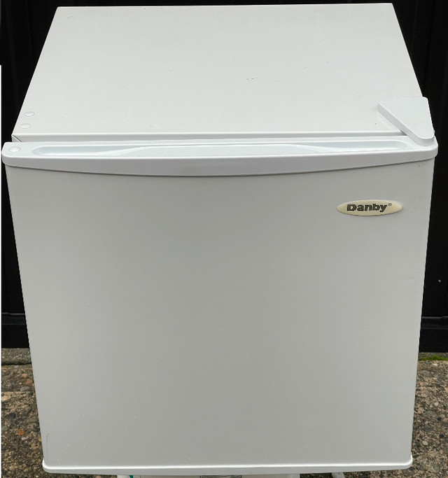Danby 1.7 Litre Compact Refrigerator in Refrigerators in Burnaby/New Westminster - Image 2