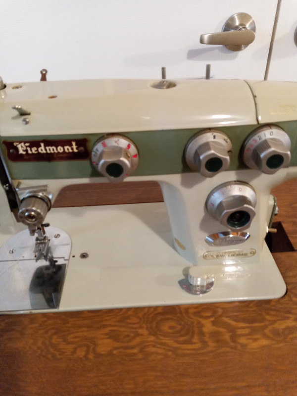 ANTIQUE PIEDMONT DELUXE (New Home) SEWING MACHINE in Hobbies & Crafts in City of Halifax