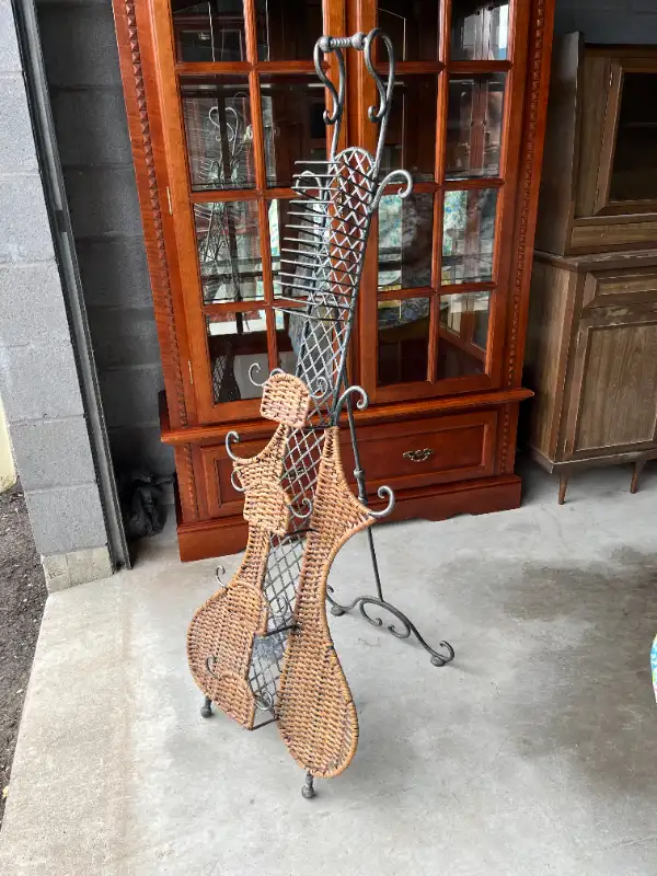Guitar Metal / Wicker Stand in Home Décor & Accents in Peterborough - Image 3