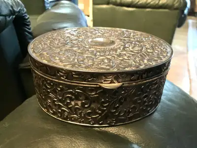 Vintage 1970’s Ornate Godinger Silver Jewelry Box~ Botanical silver plated oval lidded container ,Re...