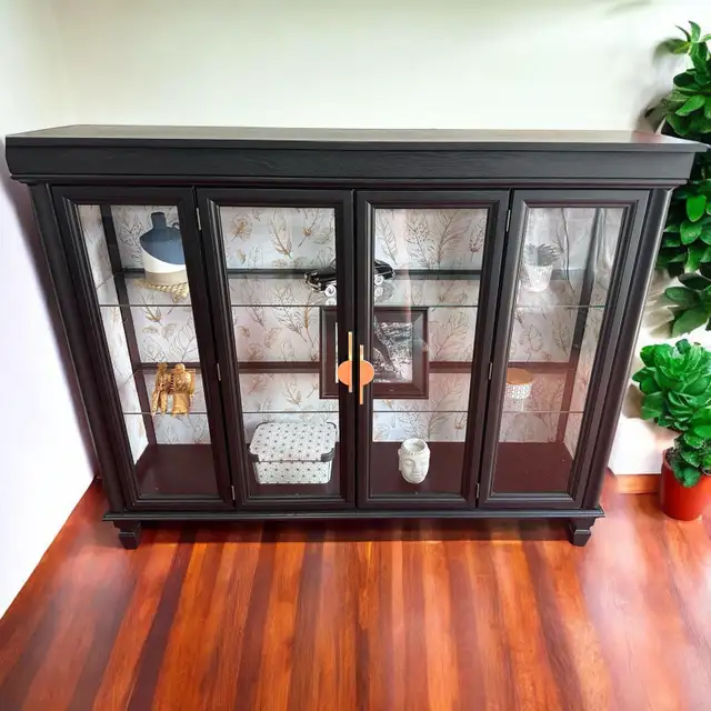 gorgeous display case628632799681311227