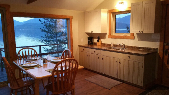 Queens Bay Hideaway Lakefront Vacation Cottage - Balfour in British Columbia - Image 3