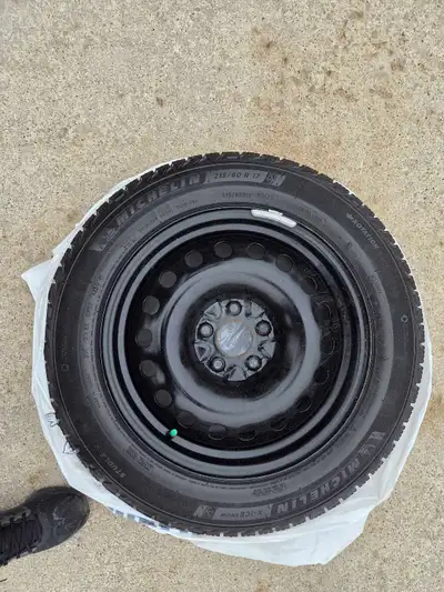 Selling a premium winter tire set in excellent condition. These are Michelin X-Ice Snow, top-rated f...