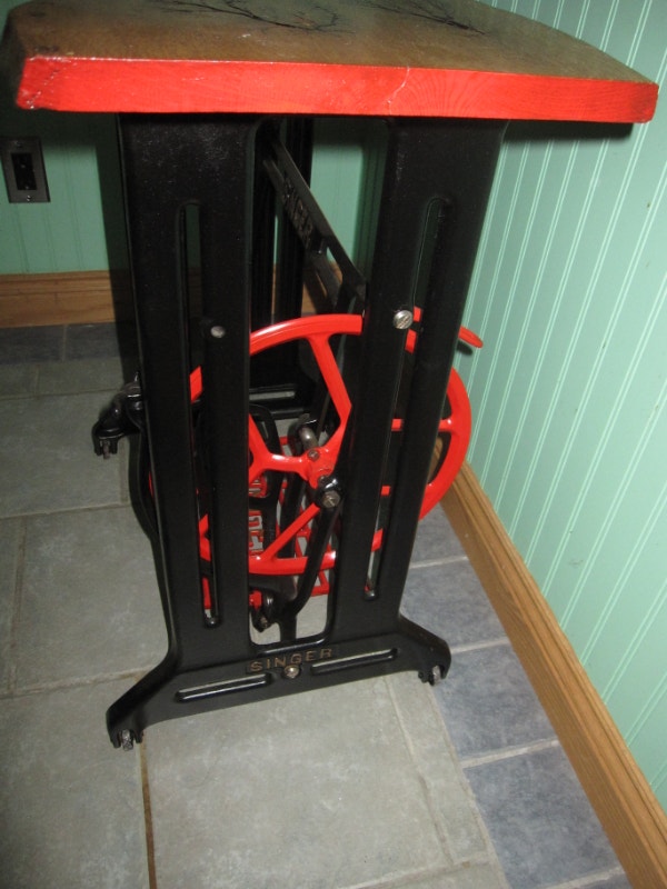 SINGER SEWING MACHINE LIVE EDGE,HALL,ENTRANCE,COFFEE,TABLE ETC Other