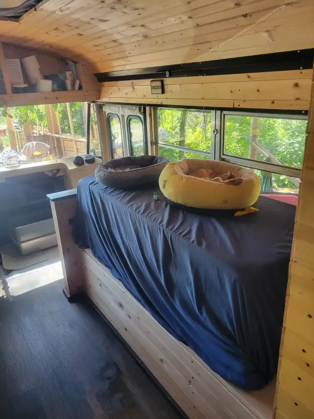 35 professionally converted skoolie in RVs & Motorhomes in Kelowna - Image 10