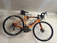 Medium Giant Defy Advanced Carbon Road Bike Shimano 105 Markham / York Region Toronto (GTA) Preview