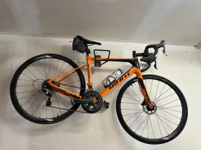 Medium Giant Defy Advanced Carbon Road Bike Shimano 105, View more