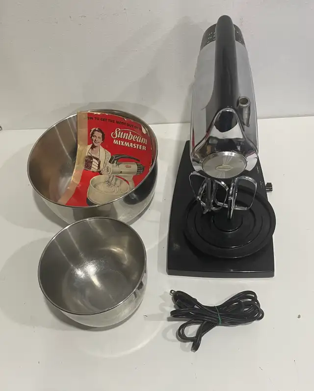Vintage Sunbeam Mixmaster Chrome Stand Mixer Electric Countertop in Other in Edmonton - Image 3
