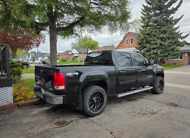 2009 gmc sierra 1500 in Cars & Trucks in Hamilton - Image 2
