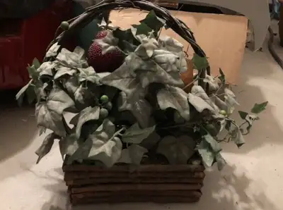 Garage sale items $1-$15‼️ (flowers/decorations/shoes), View more