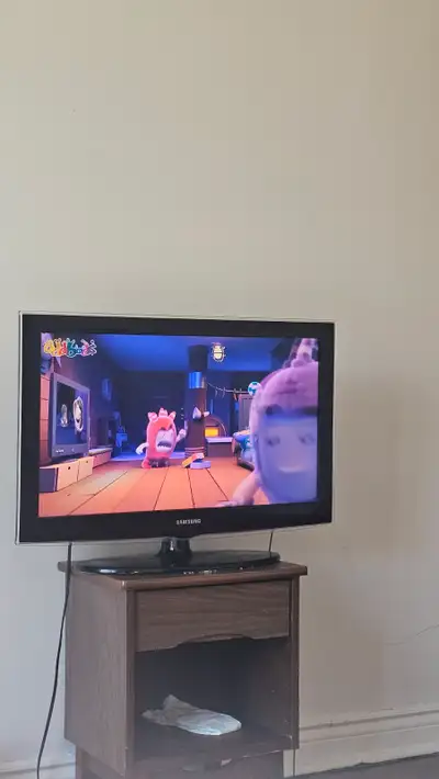 TV SAMSUNG 25INCH GOOD CONDITION WITH REMOTE YOU PICKUP, View more