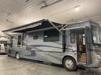 2005 Winnebago Vectra KD40 diesel 400 hp Take the trip ️ King bed Big shower separate toilet/sink 2...
