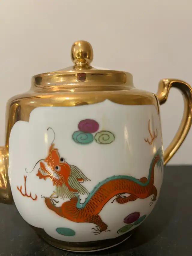 VTG Porcelain Dragon Chinese Teapot in Kitchen & Dining Wares in Mississauga / Peel Region - Image 5