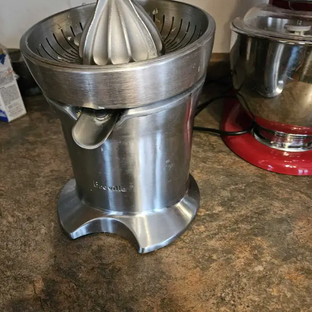 Breville the Citrus Press Pro Orange Juicer, 800CPBSS1BCA1, Brus in Processors, Blenders & Juicers in Markham / York Region - Image 3