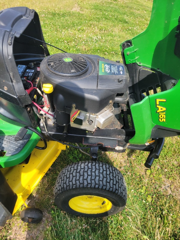 John deere la165 lawn tractor Lawnmowers & Leaf Blowers Cape Breton