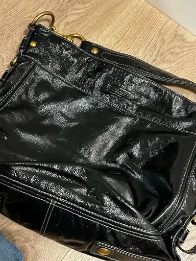 COACH Vintage Black Glossy Leather Hobo Shoulder Bag used, good condition. (P08-13B)