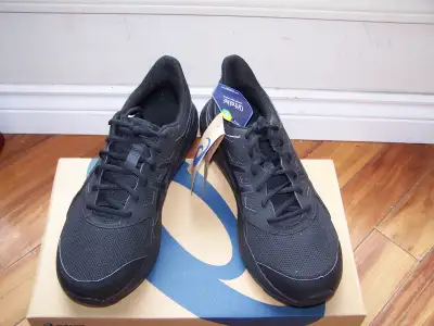 Asics men's shoes size 10 new, View more