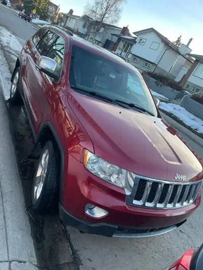 Clean Title Runs & Drives great Fully Loaded Overland Package Ready to Go Selling my 2012 Jeep Grand...