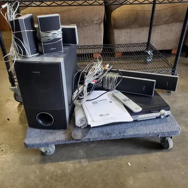 SONY HOME THEATRE SYSTEM in Stereo Systems & Home Theatre in Delta/Surrey/Langley - Image 3