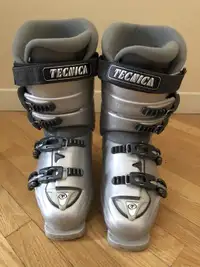 Tecnica Rival XS ski boots