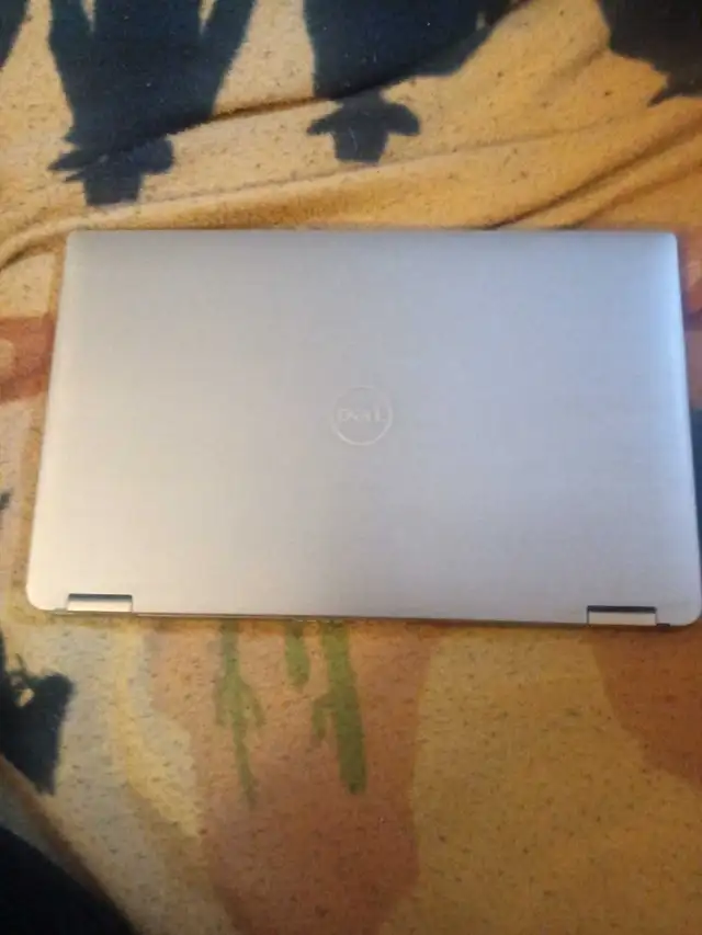 Dell Latitude 7400 2-in-1533465125000335361