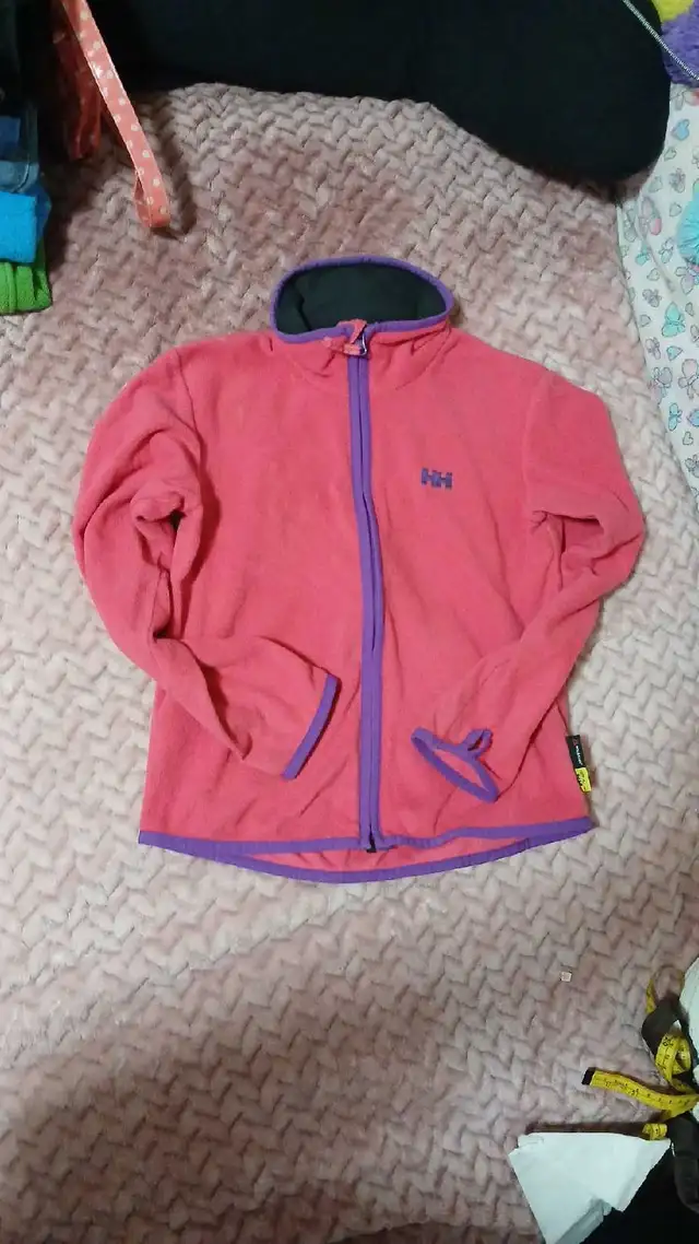 Helly Hansen Fleece Jacket Girl Size 10-12 in Kids & Youth in Calgary - Image 2