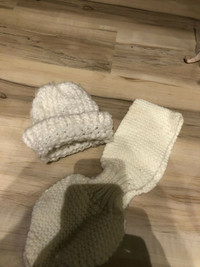 Newborn hat and scarf