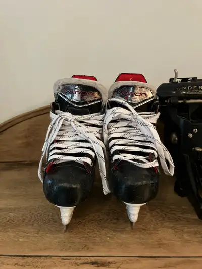 Bauer Youth Vapor X5 Pro Hockey Skates Size 13.5, View more
