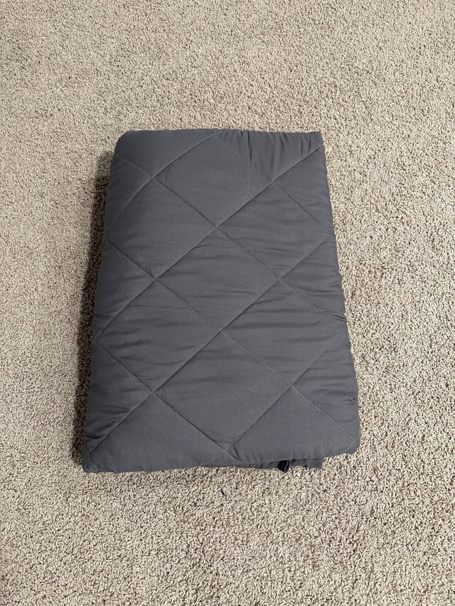 Queen Size Grey Weighted Blanket NEW!!! in Bedding in Edmonton - Image 2
