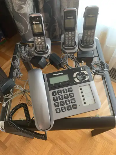 Un téléphone résidentiel avec répondeur intègré et plus d’autres options. 3 postes à installer dans...