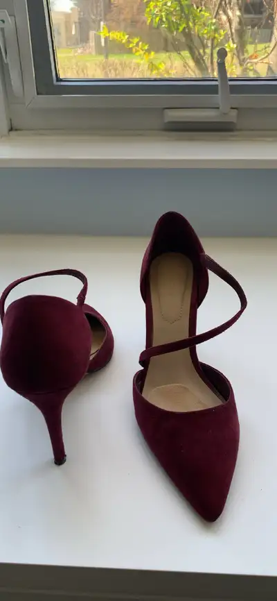 Aldo burgundy heel. , View more