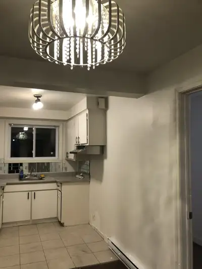 Beautiful 4 ½ unit, on the 1st floor (basement unit). 2 bedrooms, bathroom with a bathtub/shower, 1...