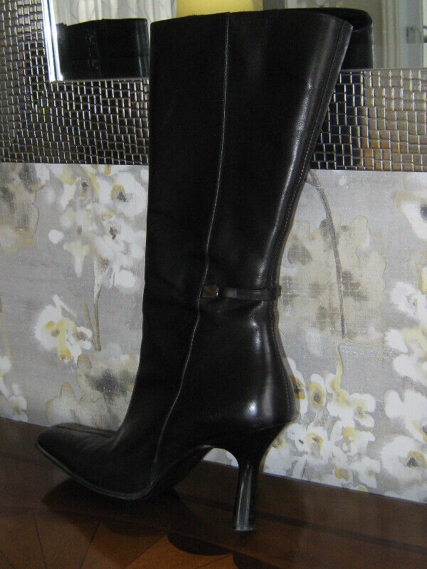 Bottes en cuir Italien noir #37presque neuve.Talon 3po.25 haut dans Femmes - Chaussures  à Drummondville - Image 2